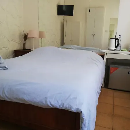 Sparrows Nest Lárnaca