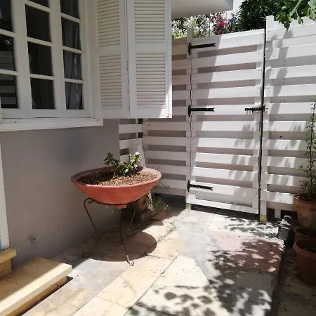 Sparrows Nest * Lárnaca